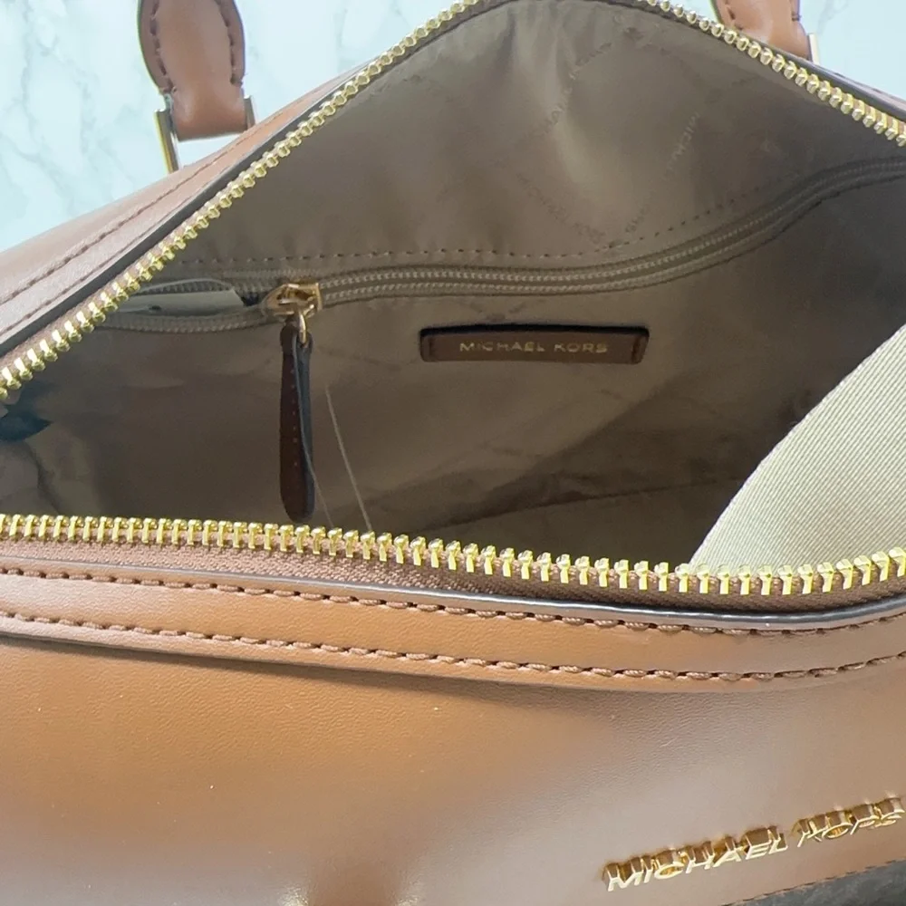 Michael Kors travel medium duffle bag - Picture 8 of 10